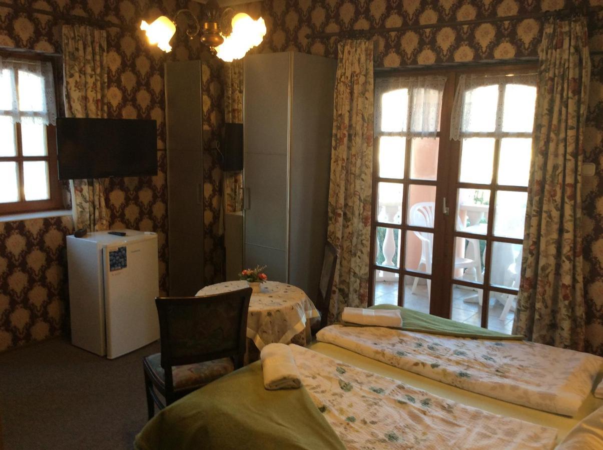 Ilona Kis Kastely Panzio Hotel Keszthely Buitenkant foto