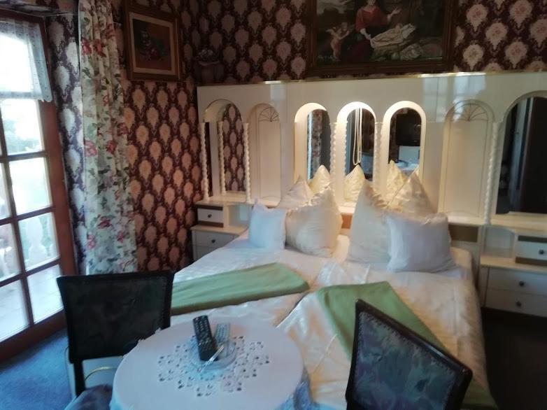 Ilona Kis Kastely Panzio Hotel Keszthely Buitenkant foto